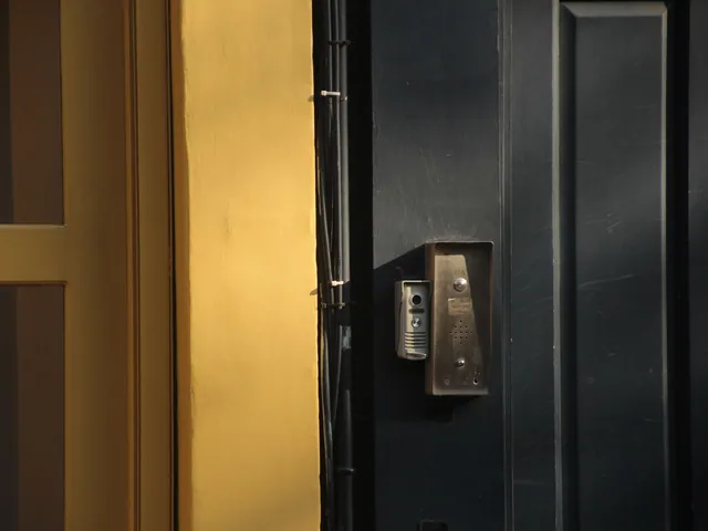 Sensor colocado en una puerta